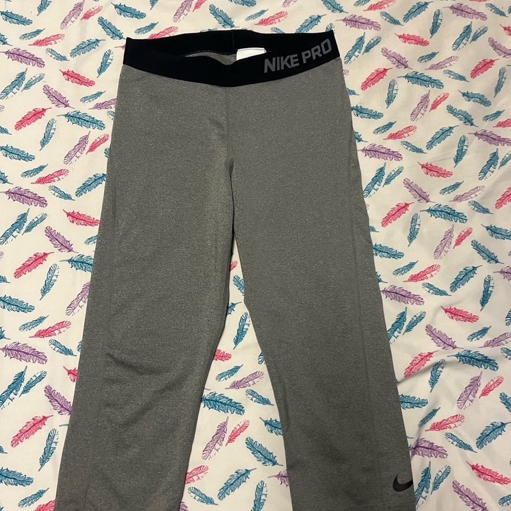 🌸Nike Gray Athletic Capris